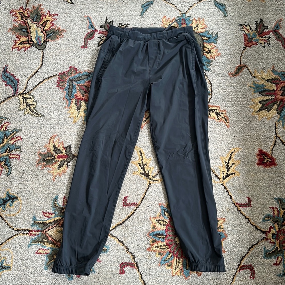 Lululemon Joggers. Size M